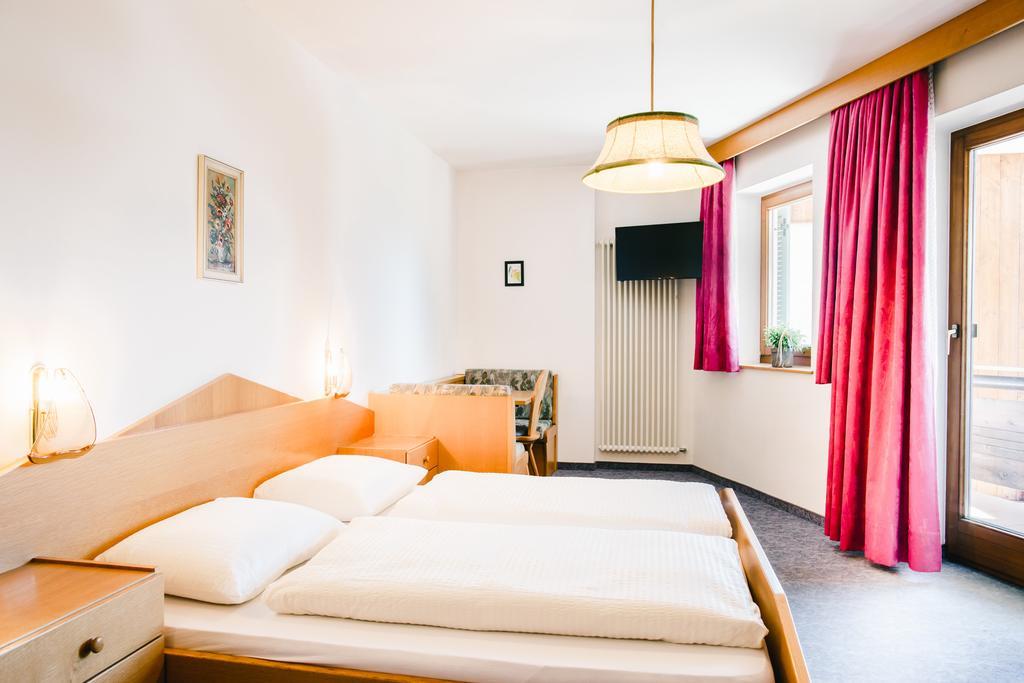 Gasthof Hotel Woehrmaurer Velturno Exterior foto